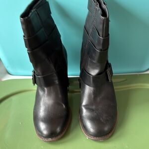 Like New Women's Black Leather boots